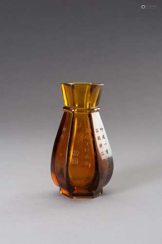 A HEXAGONAL AMBER GLASS VASE, 20TH CENTURY