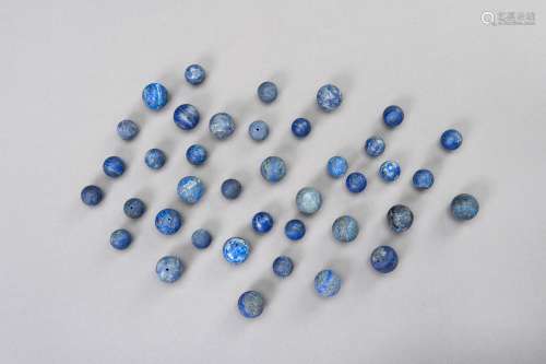 A COLLECTION WITH 39 LAPIS LAZULI BEADS