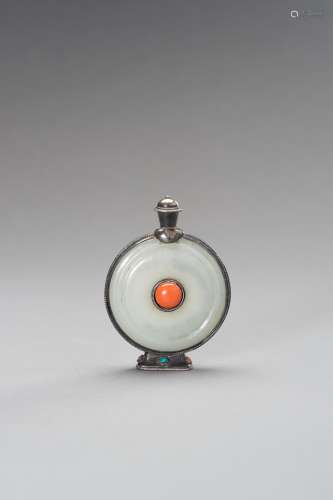 A SILVER AND JADE SNUFF BOTTLE, 1900s