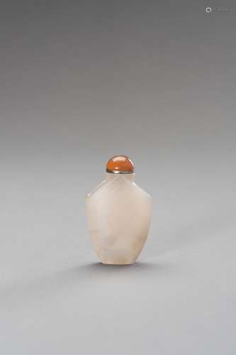 AN AGATE SNUFF BOTTLE, QING