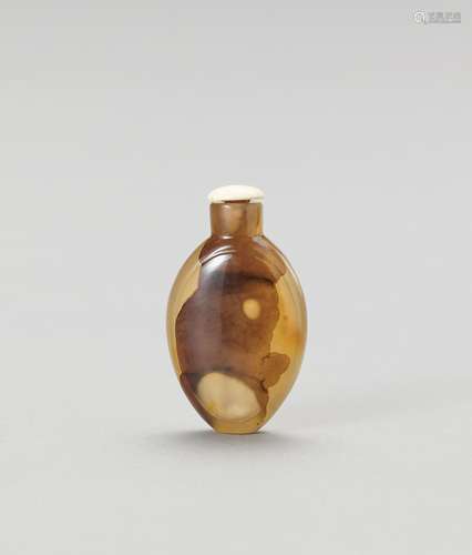 AN AGATE LADIES SNUFF BOTTLE