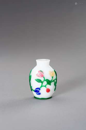 A FIVE-COLOR OVERLAY SNUFF BOTTLE, QING