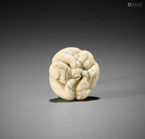 Ɏ A RARE MARINE TUSK MANJU NETSUKE OF THE SAMBIKI SARU