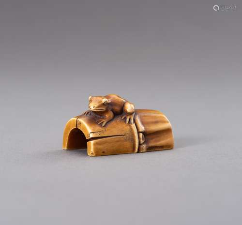 Ɏ MUNEMITSU: AN IVORY NETSUKE OF A FROG ON BAMBOO