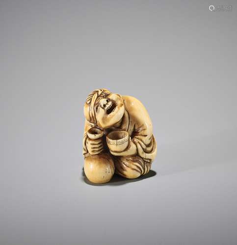 Ɏ YOSHIMASA: A RARE IVORY NETSUKE OF A DRUNKARD