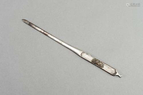 A SILVERED HAIRPIN (KOGAI)