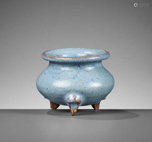 A SMALL JUN TRIPOD CENSER, SONG TO JIN DYNASTY