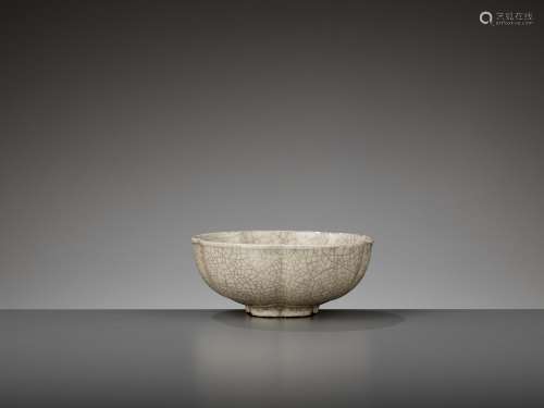 A GE-TYPE LOBED BOWL, MING