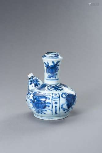 A BLUE AND WHITE PORCELAIN POURING VESSEL (KENDI) WITH FLORA...