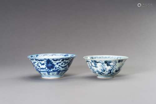 A SET OF TWO BLUE AND WHITE 'FLORAL' BOWLS, TRANSI...
