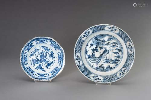 A SET OF TWO BLUE AND WHITE PORCELAIN DISHES, KANGXI