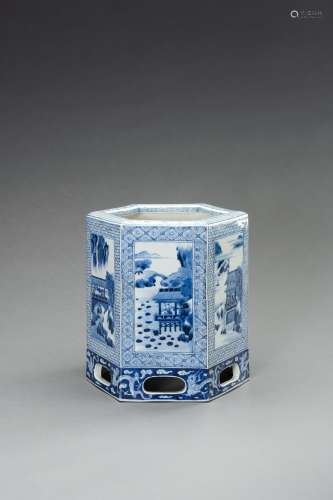 A LARGE BLUE AND WHITE PORCELAIN JARDINIERE, QING DYNASTY
