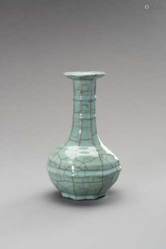 A SONG STYLE GE-TYPE OCTAGONAL PORCELAIN VASE