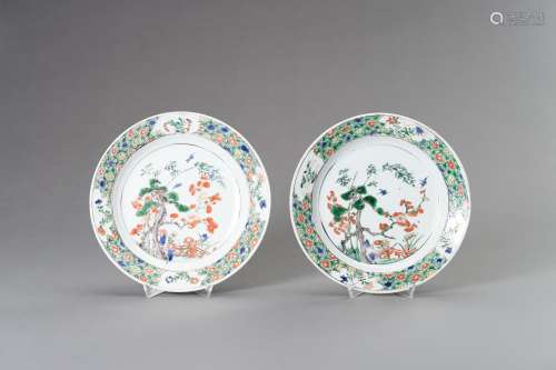 A PAIR OF FAMILLE VERTE DISHES, QING DYNASTY