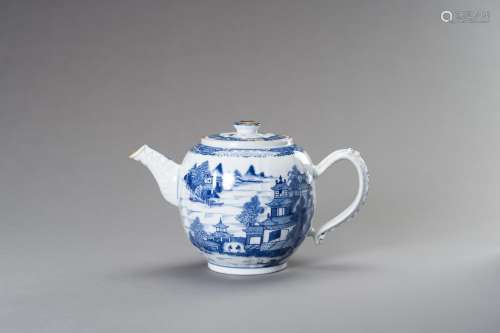 A BLUE AND WHITE EXPORT PORCELAIN TEAPOT, LATE QING DYNASTY