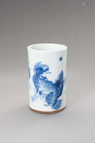 A BLUE AND WHITE TRANSITIONAL-STYLE BRUSHPOT, BITONG, LATE Q...