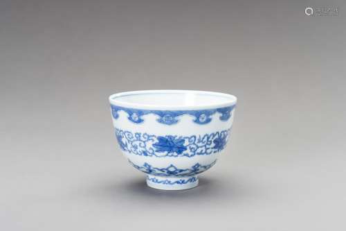 A BLUE AND WHITE KANGXI REVIVAL BOWL, LATE QING TO REPUBLIC