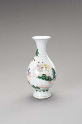 A FAMILLE VERTE VASE, YUHUCHUNPING, LATE QING DYNASTY