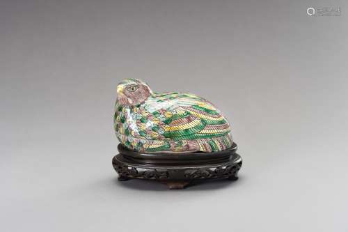 A BISCUIT FAMILLE VERTE QUAIL BOX, LATE QING TO REPUBLIC
