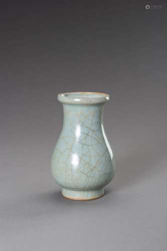 † A CRACKLE-GLAZED CELADON VASE, QING TO REPUBLIC