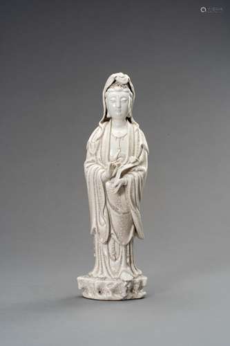 A DEHUA GE-TYPE PORCELAIN FIGURE OF GUANYIN, 1900S