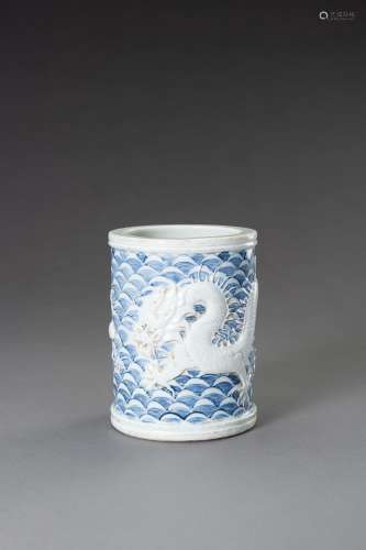 A BLUE AND WHITE PORCELAIN 'DRAGON' BITONG, BRUSHP...