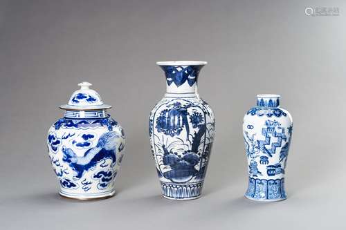 A LOT WITH THREE BLUE AND WHITE VASES, REPUBLIC PERIOD