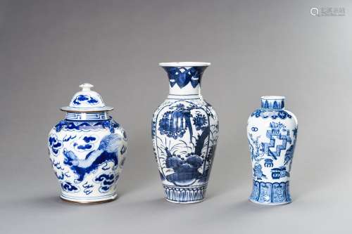 A LOT WITH THREE BLUE AND WHITE VASES, REPUBLIC PERIOD