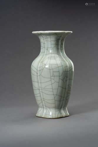 A GE-TYPE BALUSTER PORCELAIN VASE, REPUBLIC PERIOD