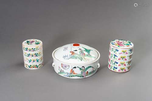 A LOT WITH THREE POLYCHROME PORCELAIN VESSELS, REPUBLIC PERI...