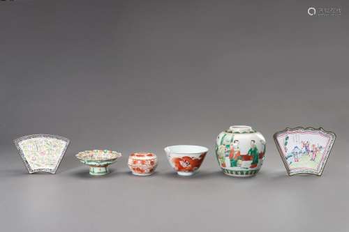 A MIXED LOT WITH SIX PORCELAIN AND ENAMEL VESSELS, REPUBLIC ...