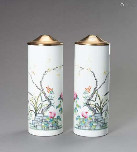 A PAIR OF MIRROR VASES, REPUBLIC PERIOD