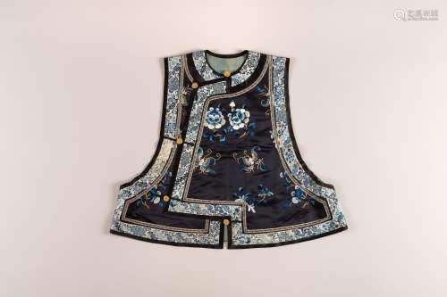 AN EMBROIDERED SILK XIAPEI, QING