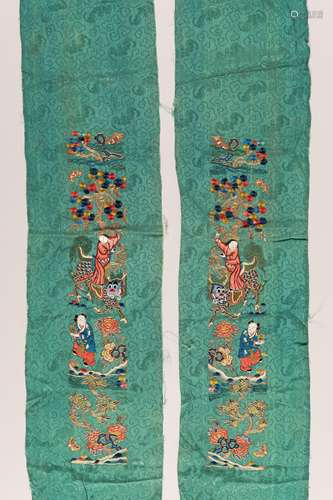 A PAIR OF TURQUOISE SILK SLEEVE BANDS, LATE QING DYNASTY