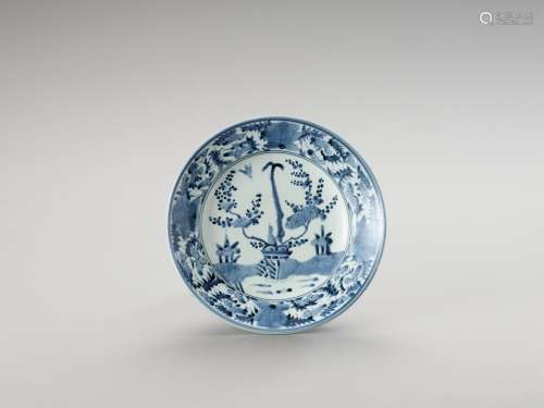† A 'KRAAK' STYLE BLUE AND WHITE PORCELAIN DISH