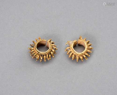 A PAIR OF GOLD SPIKE EARRINGS