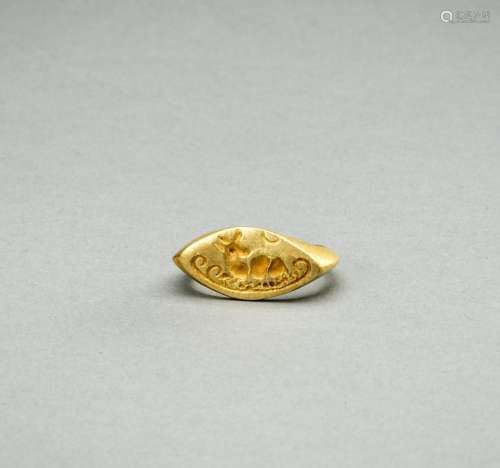 A PYU GOLD RING WITH INTAGLIO OF NANDI
