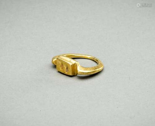 A PYU CULTURE 'MYTHICAL BEAST' GOLD RING