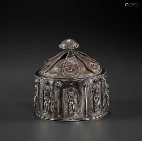 AN INDIAN MIXED METAL BOX AND COVER, 18TH - 19TH CENTURY