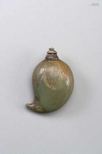 A MUGHAL-STYLE SPINACH GREEN JADE PERFUME BOTTLE