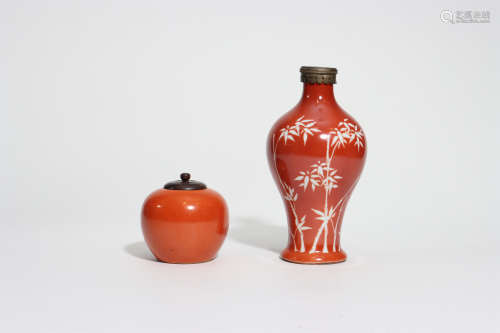 清中期 珊瑚红釉小罐 珊瑚红釉留白竹纹小瓶 一组2件