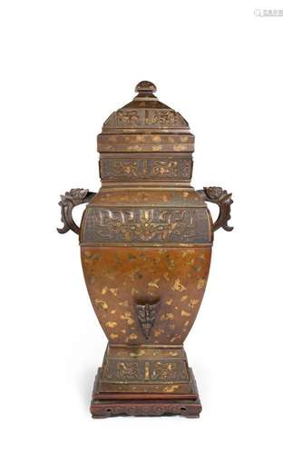 CHINE - XVIIIe siècle<br />
Vase de forme "fanghu"...