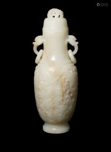 CHINE - Moderne<br />
Grand vase en néphrite céladon à décor...