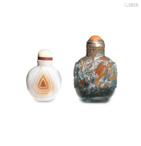 CHINE - XIXe siècle<br />
Deux flacons tabatières en agate, ...