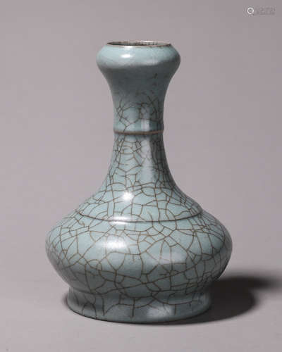 Ge Type Garlic-Head-Shape Vase