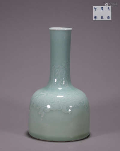 Celadon Glaze Phoenix Mallet-Form Vase