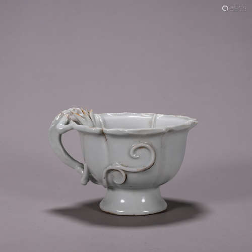 White Glaze Applique Decorated Dragon Stem Cup