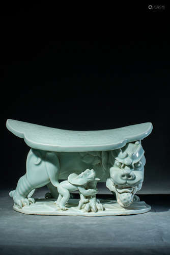 Hutian Kiln Auspicious Beast Porcelain Pillow