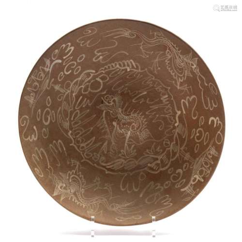 A brown with white slib-glaze decorated dragon Swatow dish