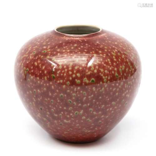 A peachbloom-glazed water pot